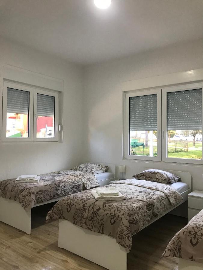 Soba Milojkovic Apartman Galambóc Kültér fotó